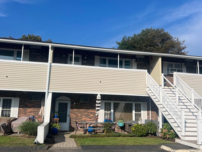 Building Photo - 157 Kings Hwy Unit F