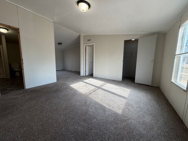 Photo - Huge 4 bed for only 1400?!?!