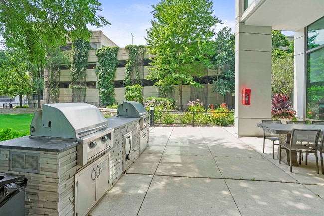 Photo - 903 S Clark St