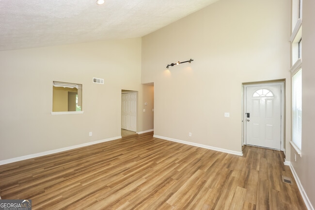 Photo - 6049 Radford Dr