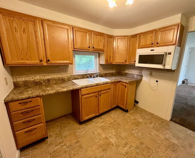 3 Bedroom 2 bath in Alton Rental House Rental in Godfrey, IL