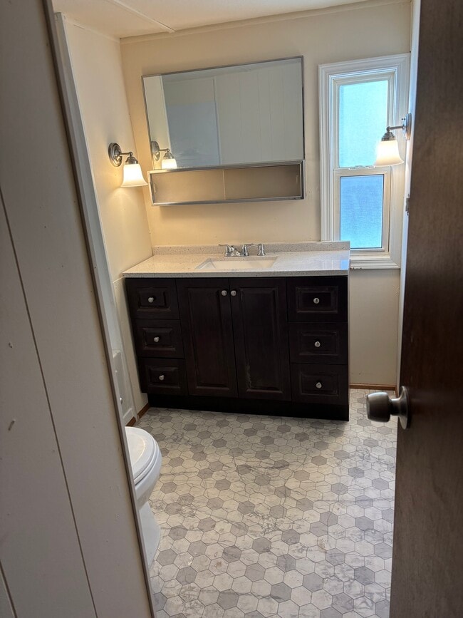 Photo - 1805 Joslyn St