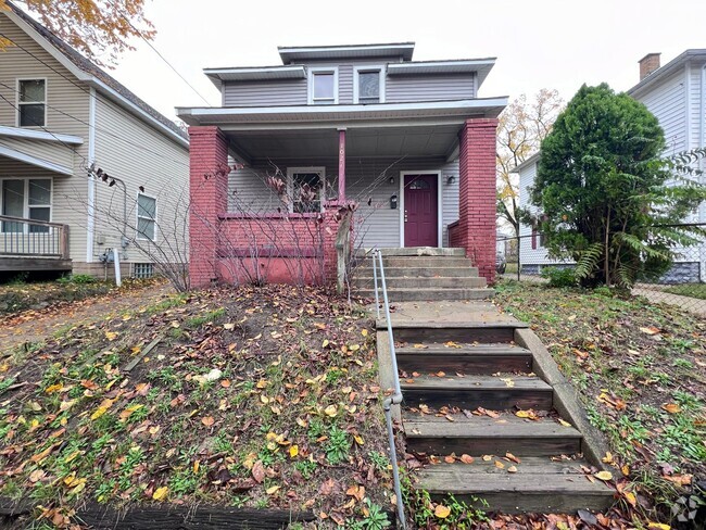 Building Photo - Adorable Three Bedroom Home!