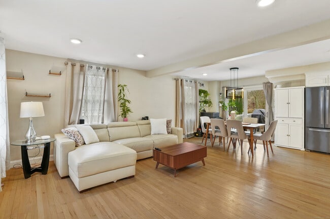 Photo - 253 Porter Ave