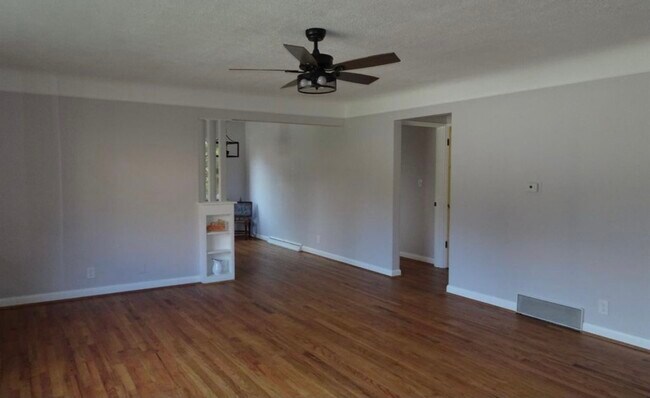Photo - 4924 Kelsch Ln Unidad First Floor #1