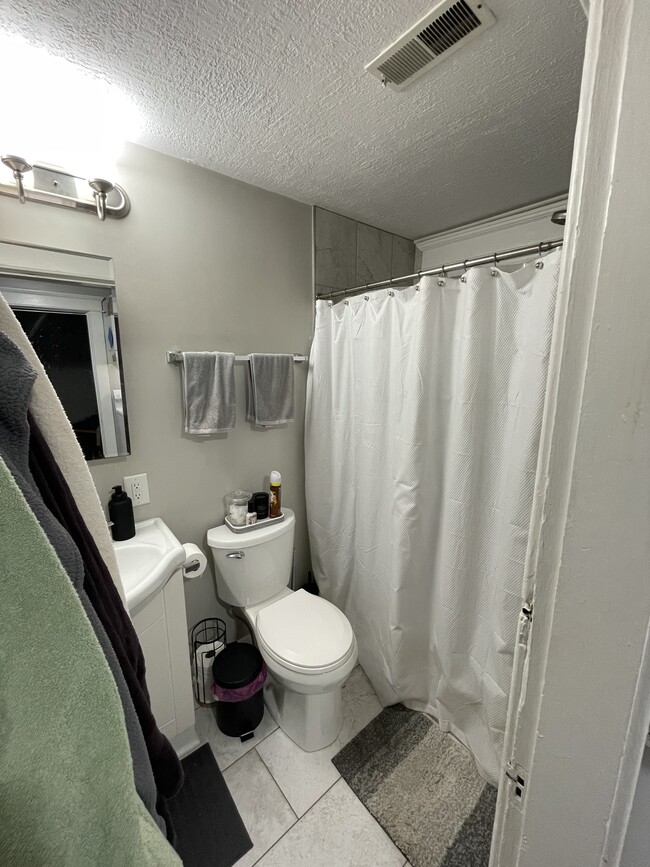 Building Photo - 1157 Michigan Ave Unit 1157 MIchigan