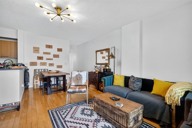 Photo - 471 NE 25th St Unidad 503