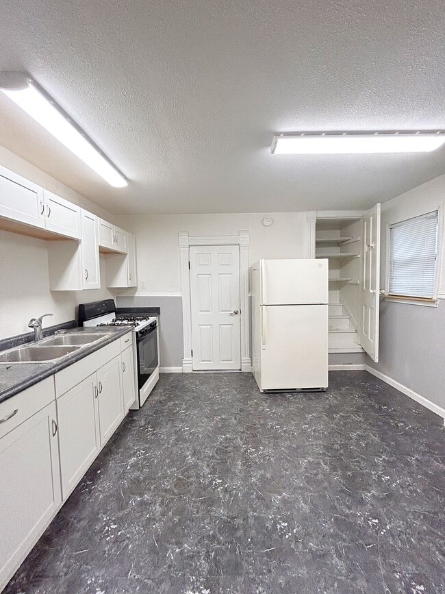 Photo - Linwood Corner Unit #1