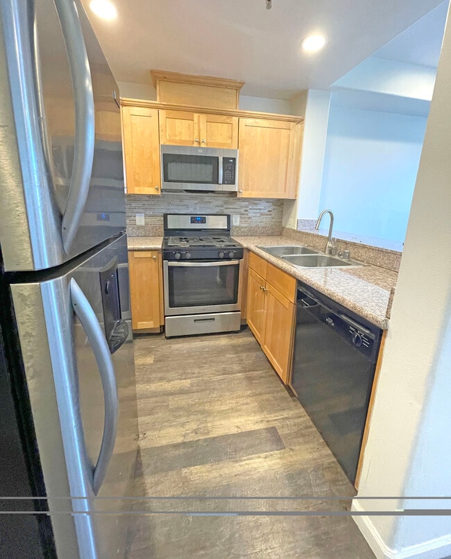 Kitchen 1 - 5330 Satsuma Ave