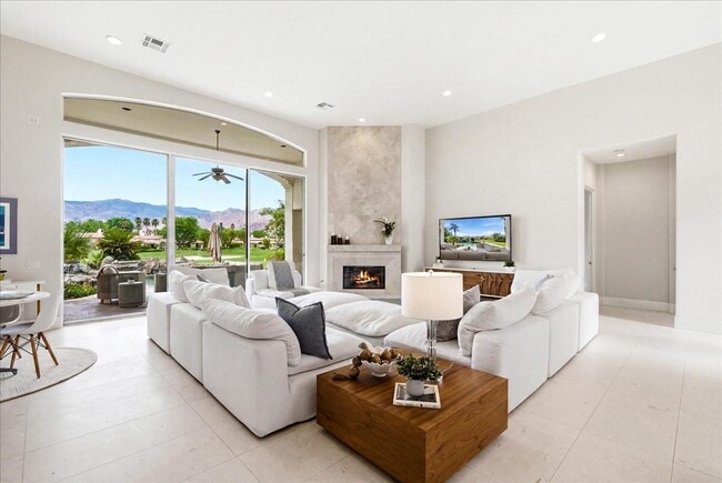 Photo - 78905 Mission Dr W