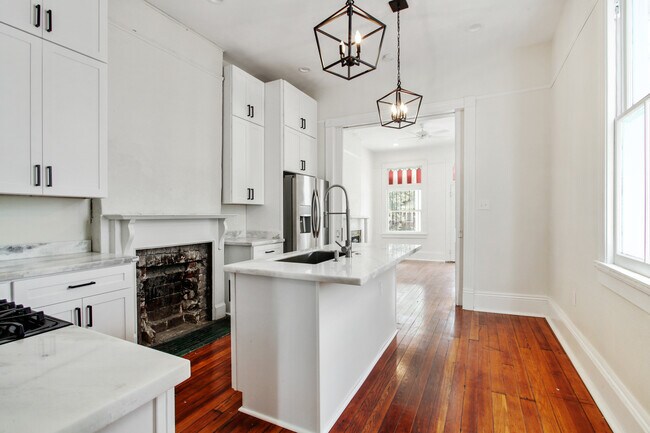 Photo - 3025 Banks- left