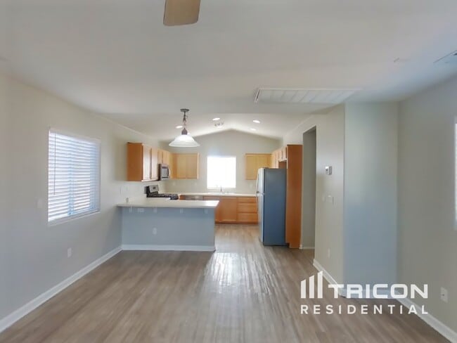 Photo - 3613 E Carisbrook Dr