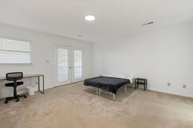 Photo - 2219 Euclid Rd NW