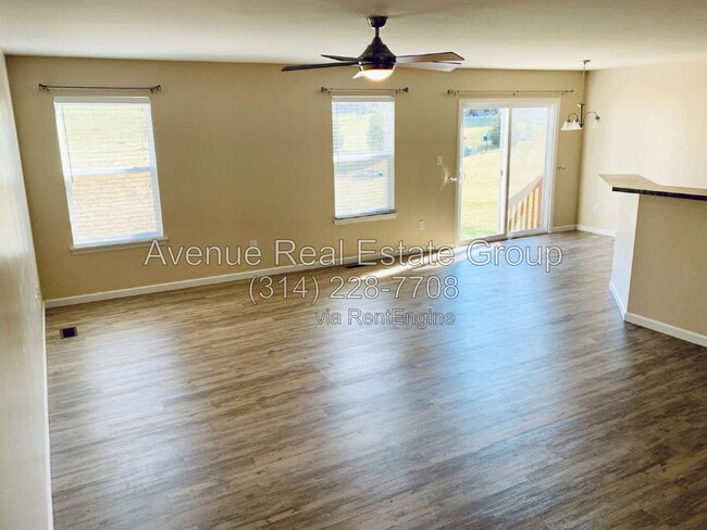 Photo - 554 Parkgate Dr