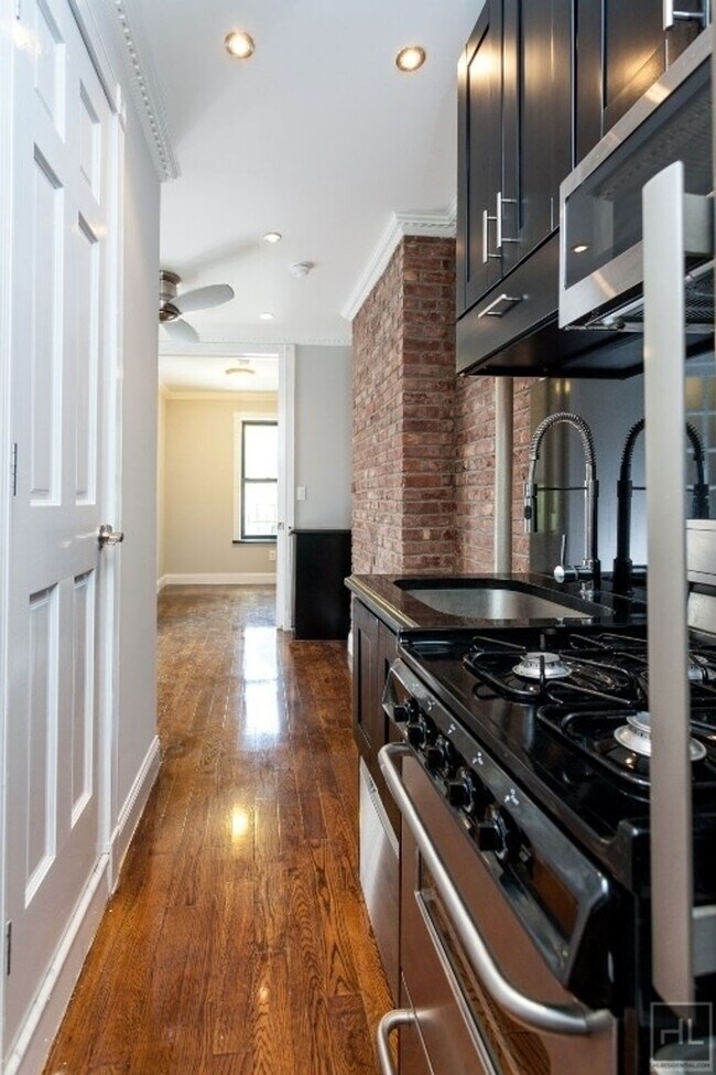 Building Photo - East 106th Street