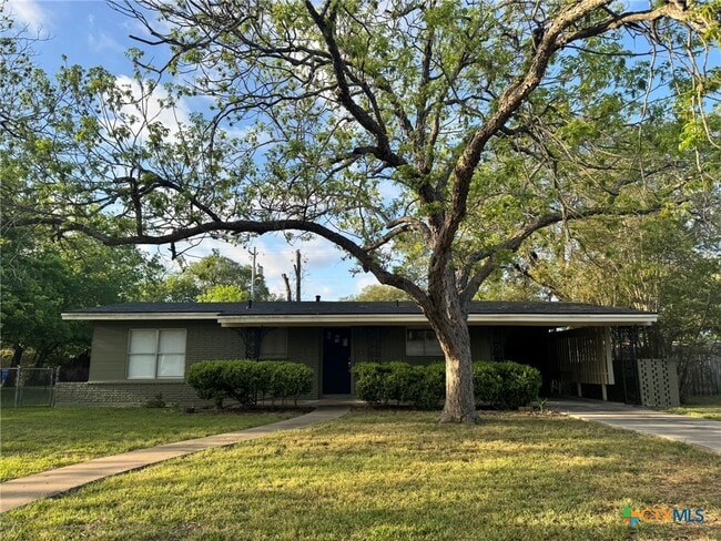 Photo - 1407 Hummingbird Ln House