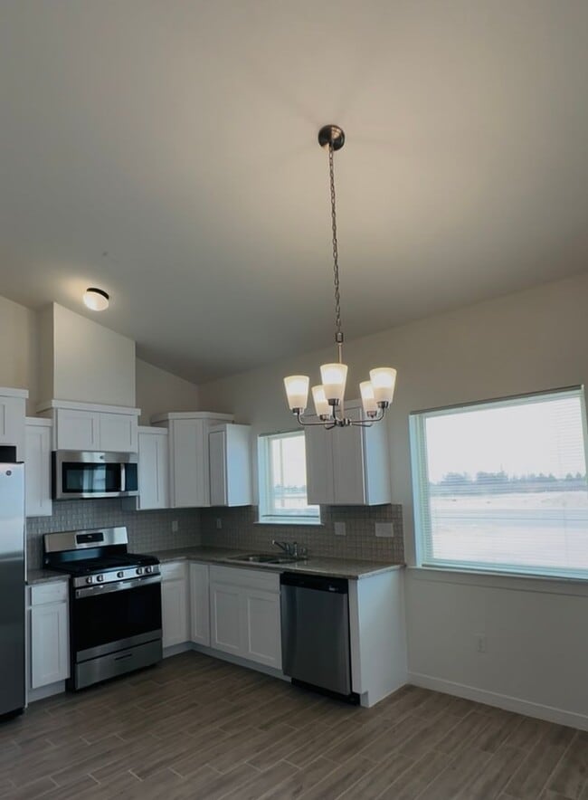 Photo - HALF OFF RENT FOR MAY!!