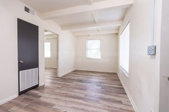 Building Photo - 1325 W Dora St