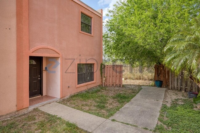 Photo - 815 E Sugarcane Dr