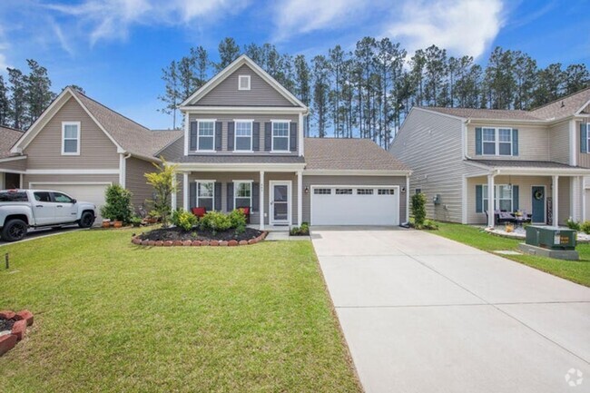 Building Photo - Beautiful Traditional Home with Downstairs...