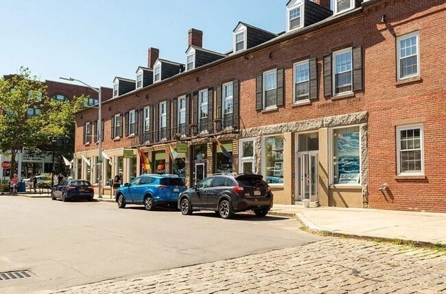 Building Photo - 141 Washington St Unit 1