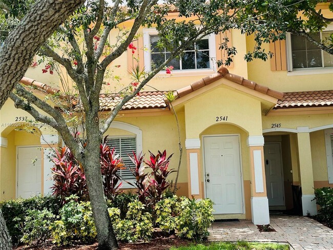 Building Photo - 2541 SW 83rd Ter Rental