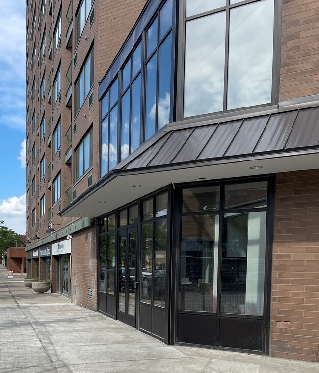 Main Entrance & Retail - Elmwood Square Apartments