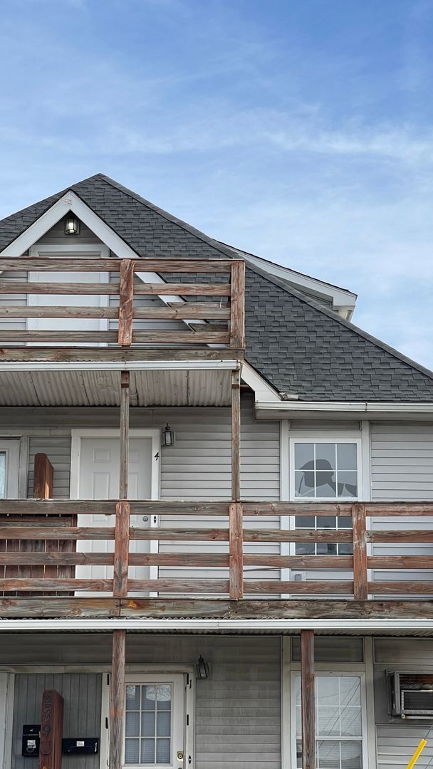 Photo - UPSTAIRS....2 Bedroom 1 Bath Unit #4