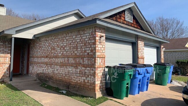 Photo - 2306 Fuzz Fairway Unidad A