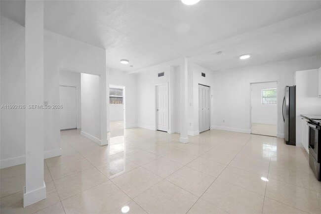 Photo - 9312 NW 3rd Ave Unidad B