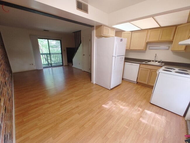 Photo - 2 Bed/1 Bath overlooking Iuka Ravine Unit 1