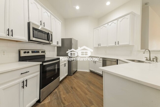 Photo - 1096 Oakbrook St