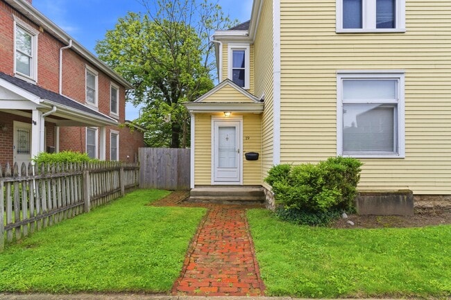Building Photo - 19 E Mithoff St