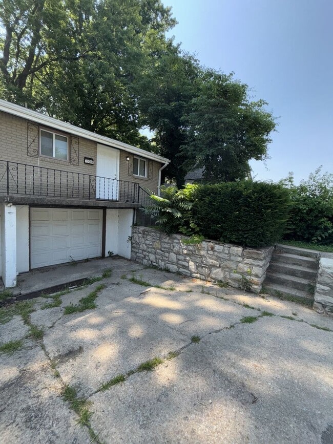 Building Photo - 1300 S Appleton Ave Unit 1300 S Appleton Ave  A Rental