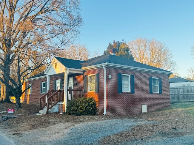 Building Photo - 346 Magnolia St NW Rental