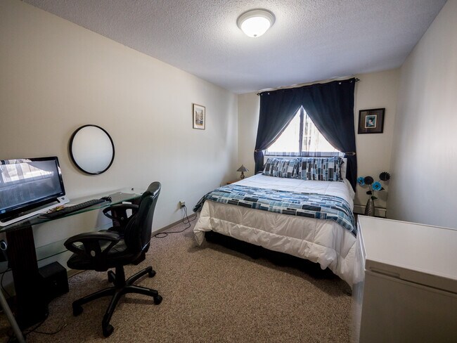 Photo - 5205 110 St NW