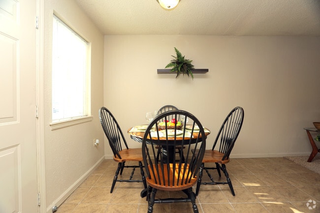 2BR - 850SF - Dining Area