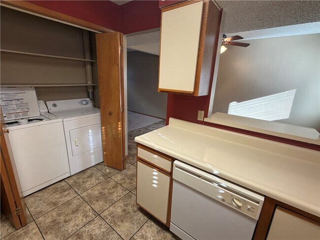 Photo - 460 N Garrett St