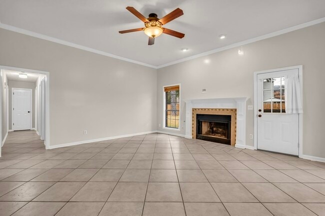 Photo - 125 N Chestnut Dr