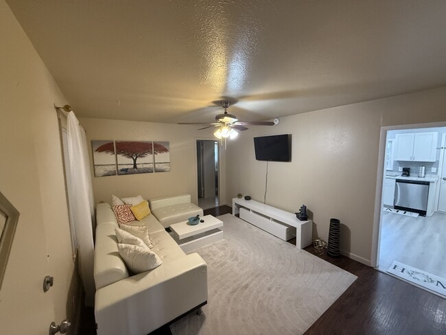 Photo - 1215 E Beverly St