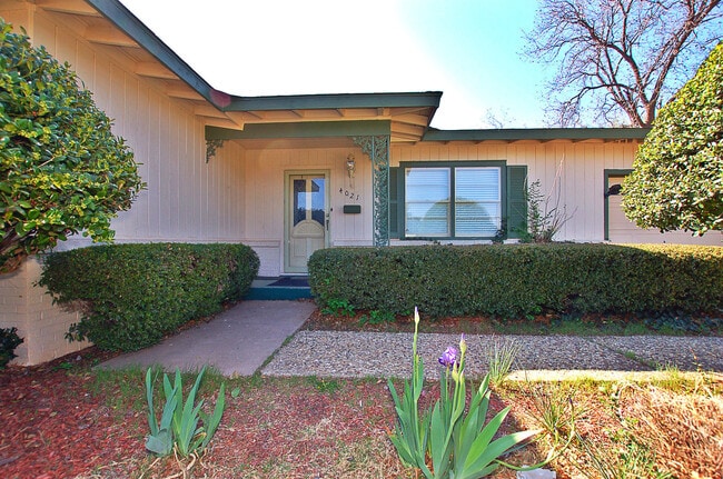 Photo - PRE-LEASING for July! Great 3 Bedroom 2 Bathroom Home Near Texas Tech