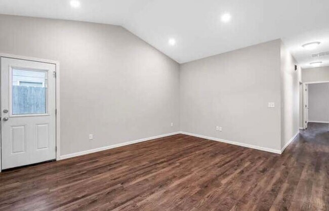 Photo - 454 S Longbranch Dr