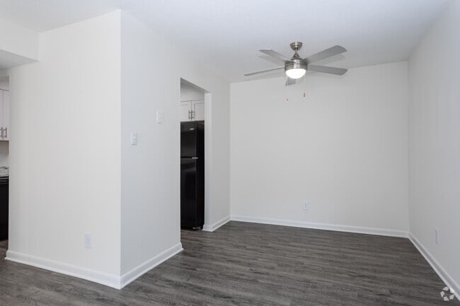 2BR, 1BA - 800SF - Dining Area