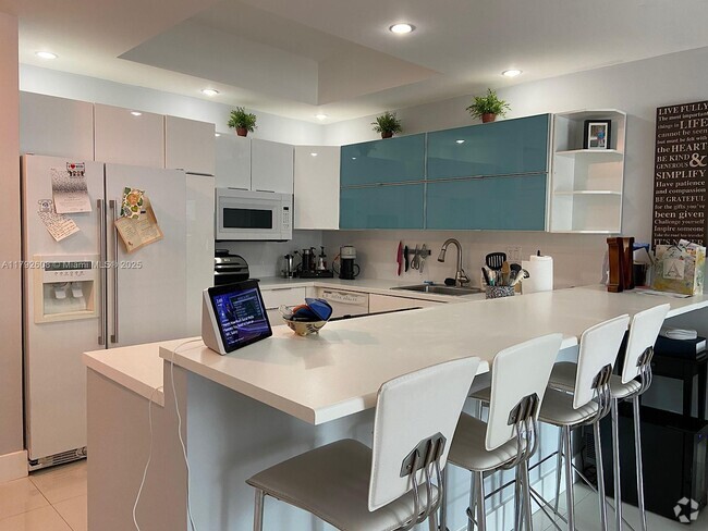 Building Photo - 500 Three Islands Boulevard Unit L16 Rental
