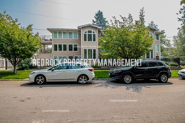 Photo - 215 S Chestnut St