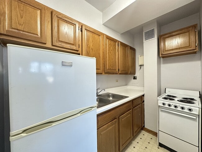 Photo - 4180 N Marine Dr Unit 703