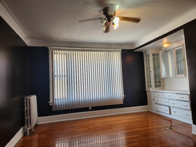 Photo - 824 E 53rd St