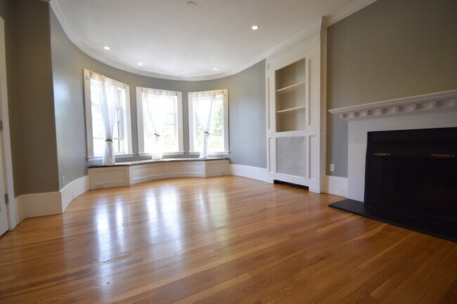 1402 Beacon St Unit 3