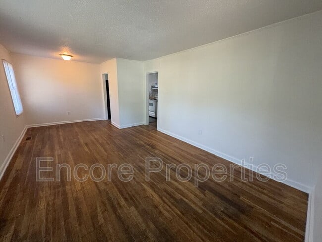 Photo - 2731 Knowles St