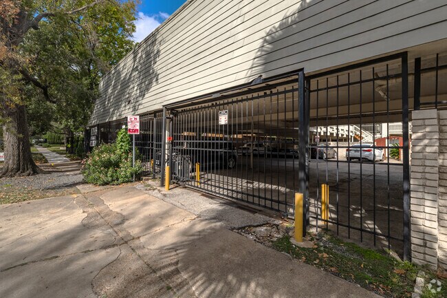 Entrance to the Property - Sul Ross Apartments